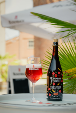Rodenbach Evolved Caractere buiten op het terras