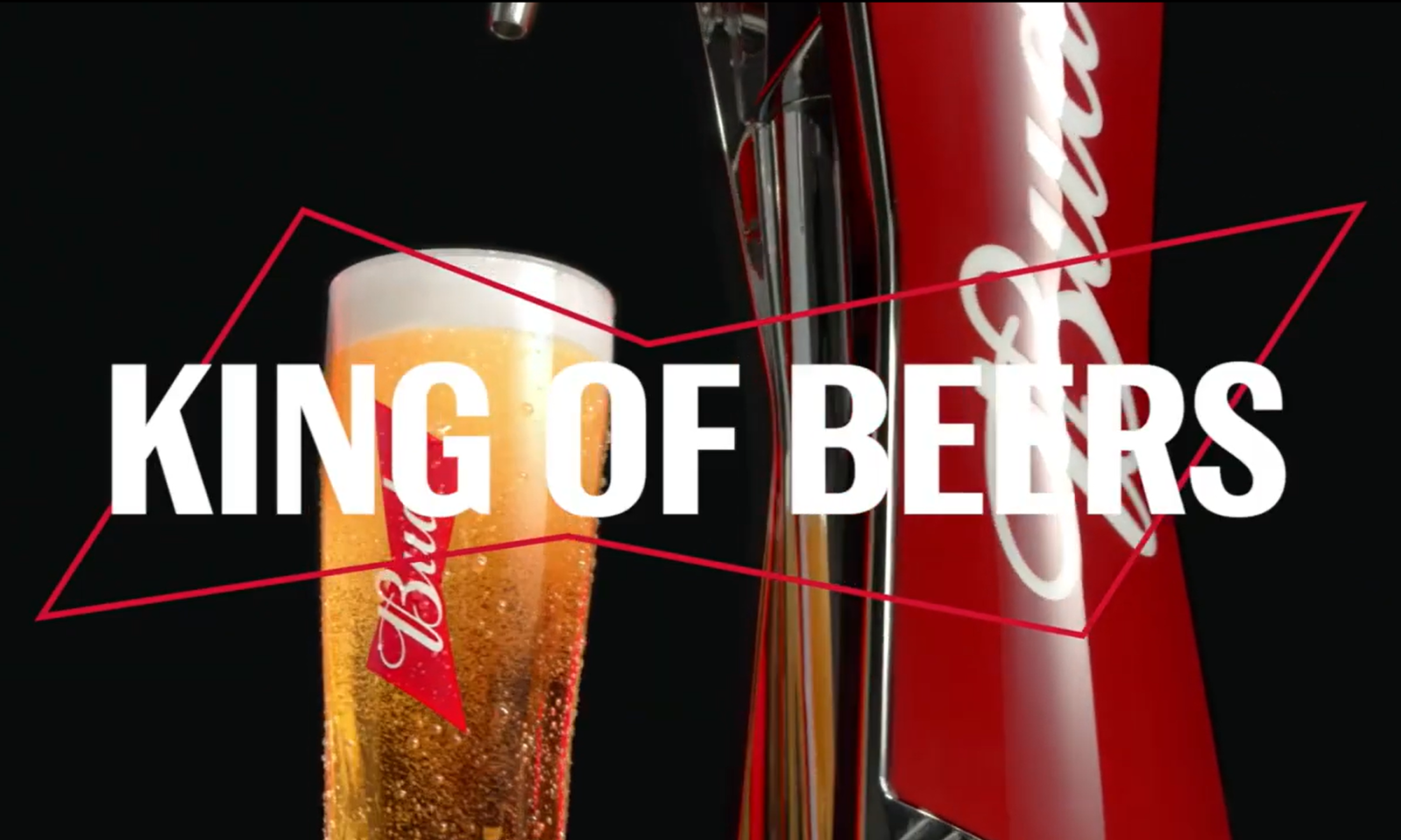 Bierglas naast rode tap met tekst 